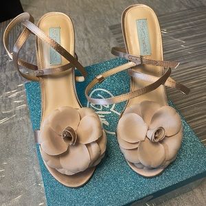 ladies beige open toes dress shoes